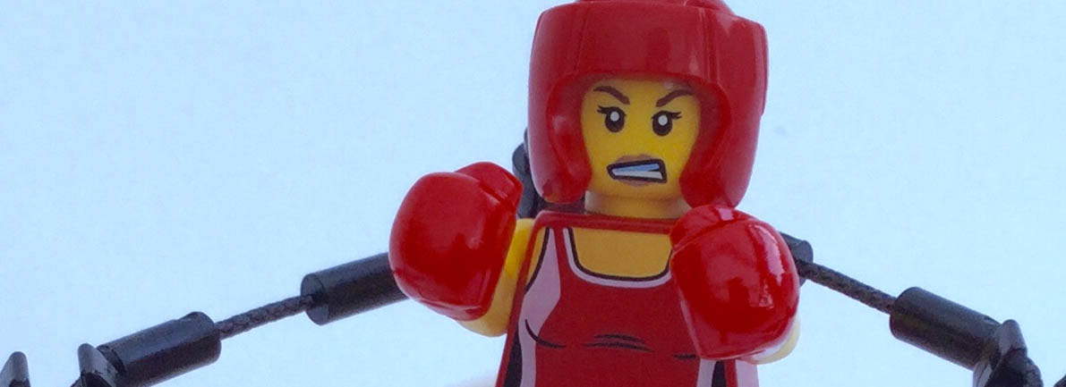 LEGO Collectible Minifigures Series 16 Vignettes: Kickboxer