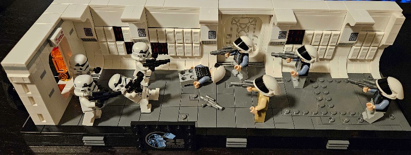 This image has an empty alt attribute; its file name is REBRICKABLE-LEGO-Star-Wars-75387-Boarding-the-Tantive-IV-diorama-extended-2.jpeg