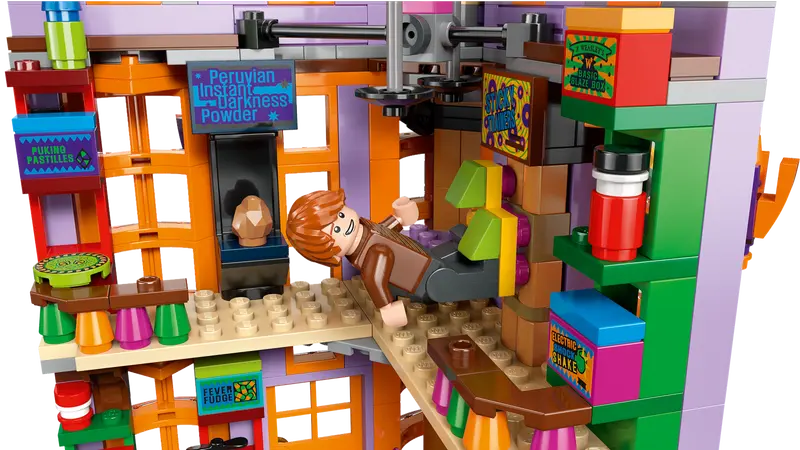 LEGO Harry Potter 76422 Diagon Alley Weasleys Wizard Wheezes Interior 2
