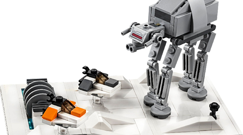LEGO Star Wars 40333 Battle of Hoth – 20th Anniversary Edition free with qualifying orders