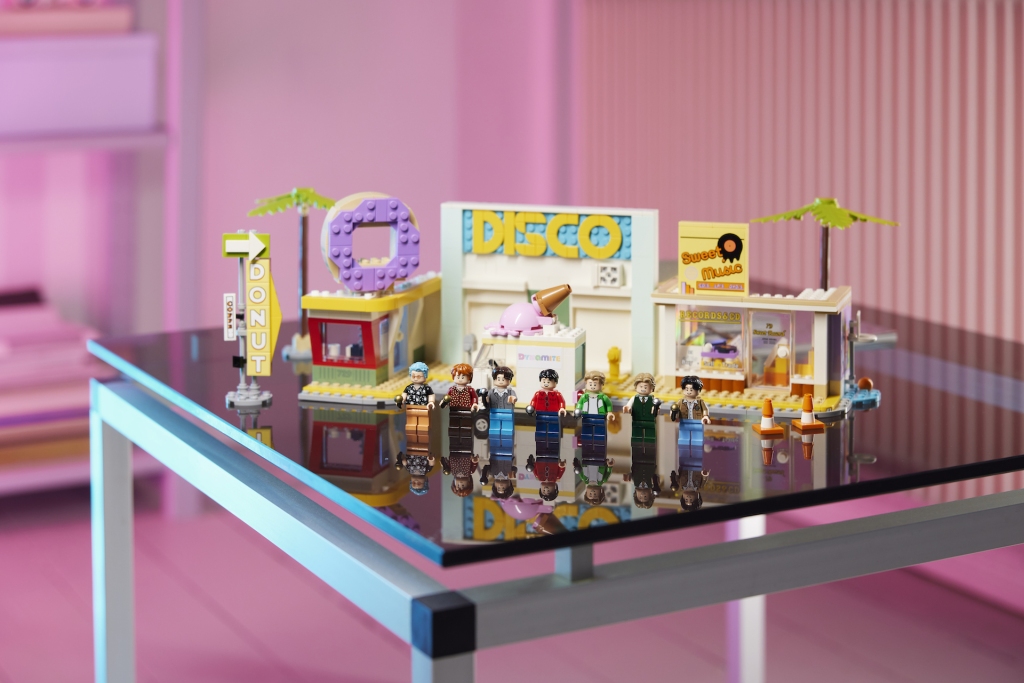 LEGO Ideas 21339 BTS Dynamite 25 1024x683