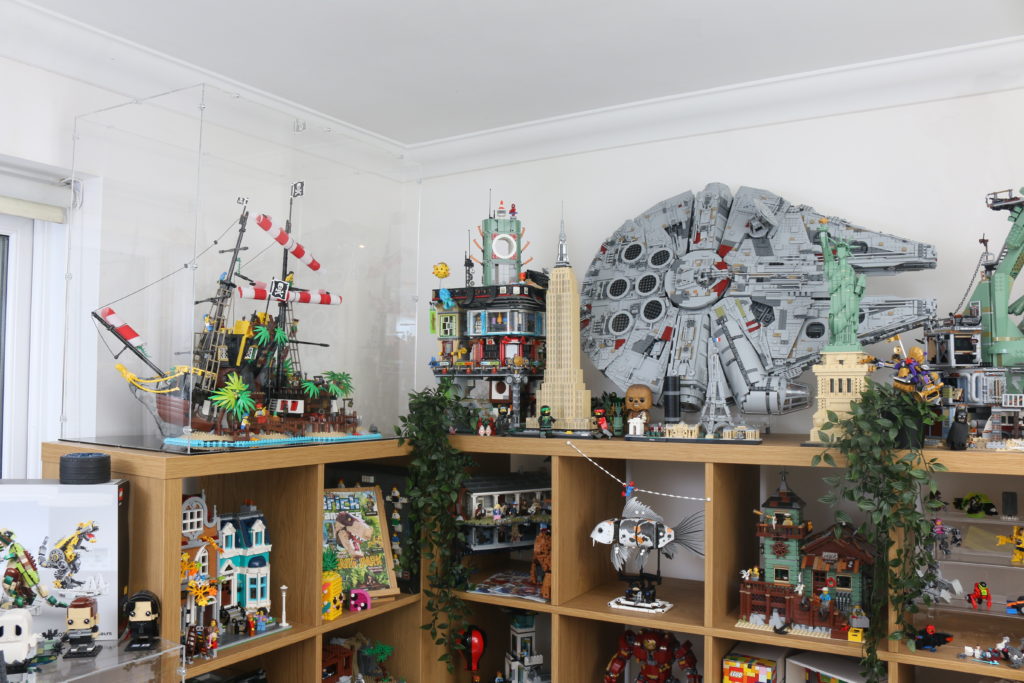 21322 Pirates of Barracuda Bay LEGO display case review 11