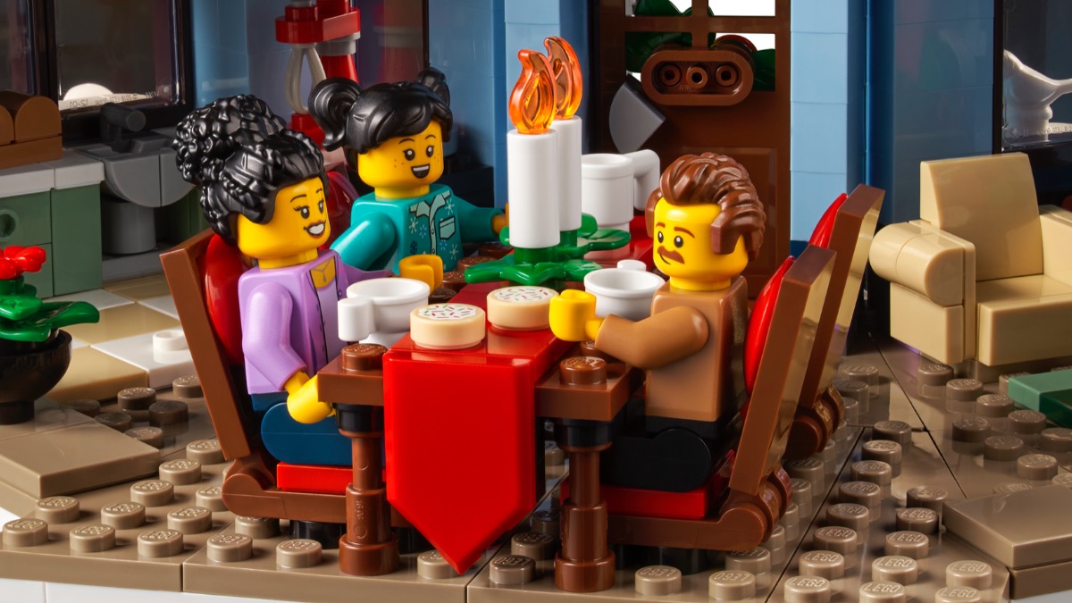 LEGO designer explains six things you need to know about 10293 Santa’s Visit