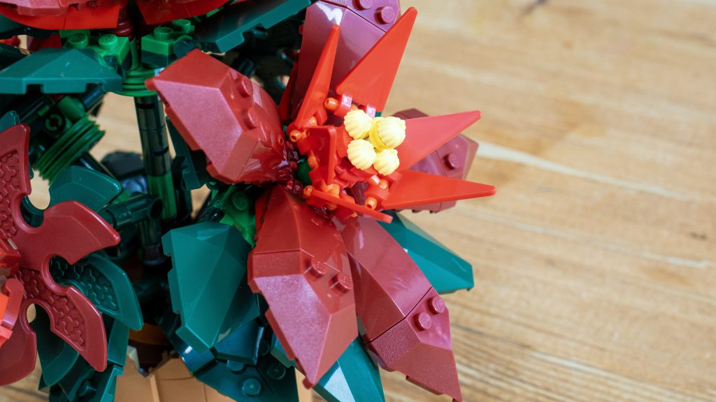 LEGO icons 10370 Poinsettia 4 1024x576