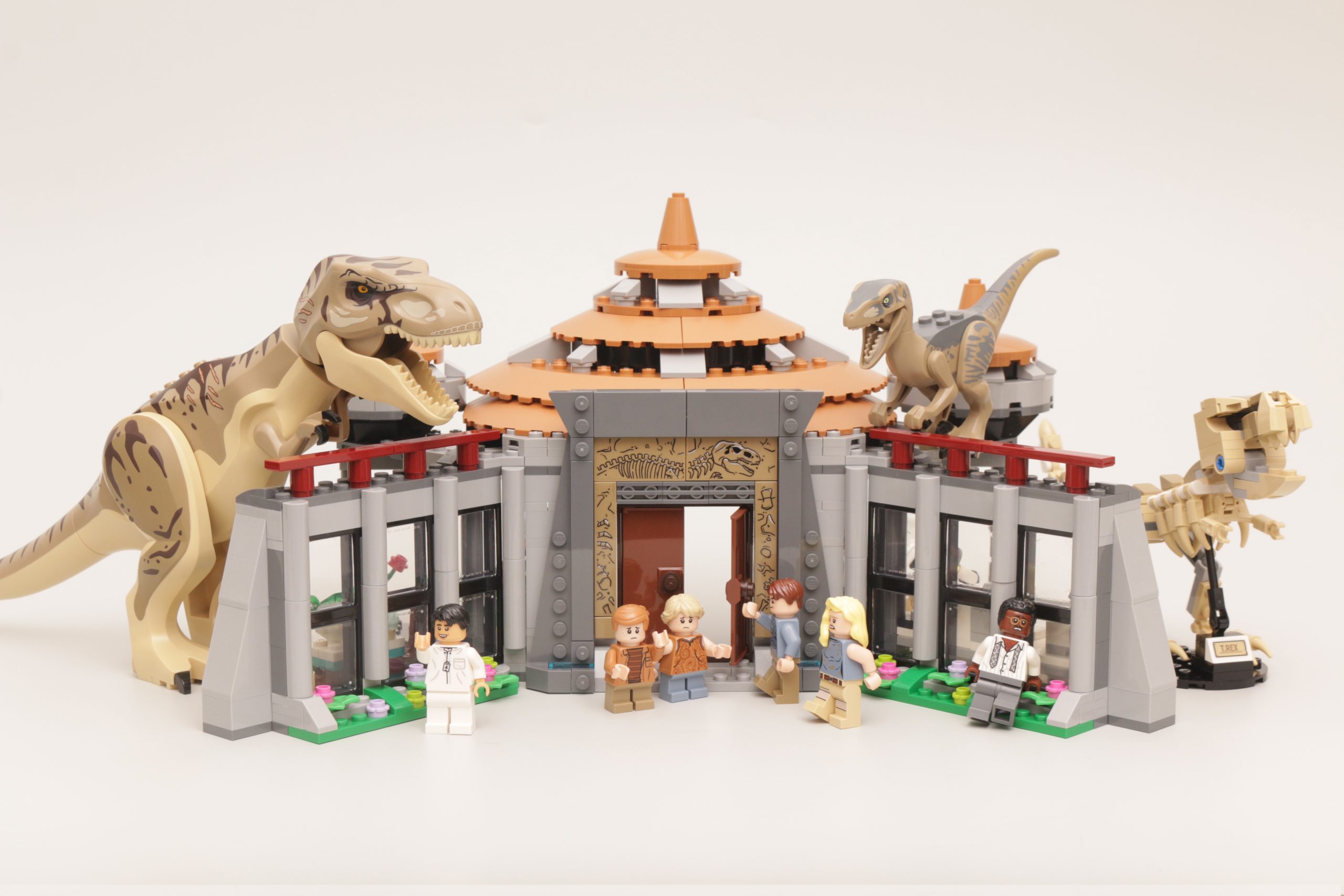 LEGO Jurassic Park 76961 Visitor Centre T. rex Raptor Attack review 4 scaled