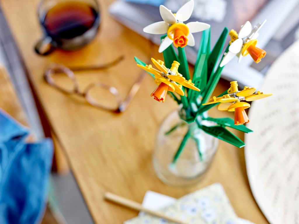 LEGO Botanical Collection 40646 Daffodils 4 1024x768