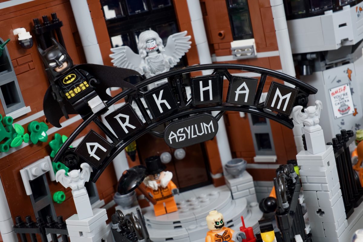 LEGO Batman DC 76300 Arkham Asylum mod 3 1200x800