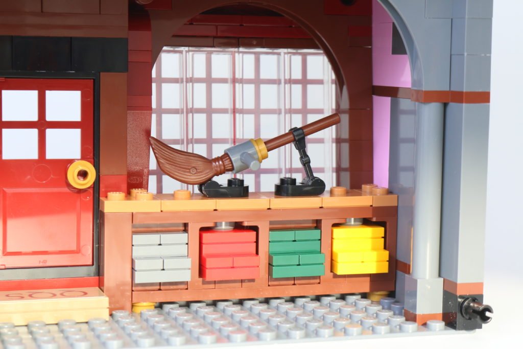 LEGO Harry Potter 75978 Diagon Alley review 66