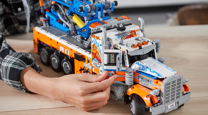 LEGO Technic explores the world of engineering in a duo of new sets