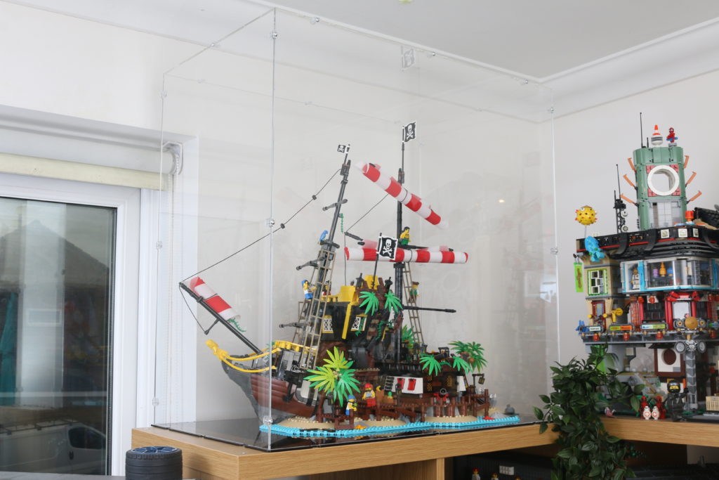 21322 Pirates of Barracuda Bay LEGO display case review 10 1