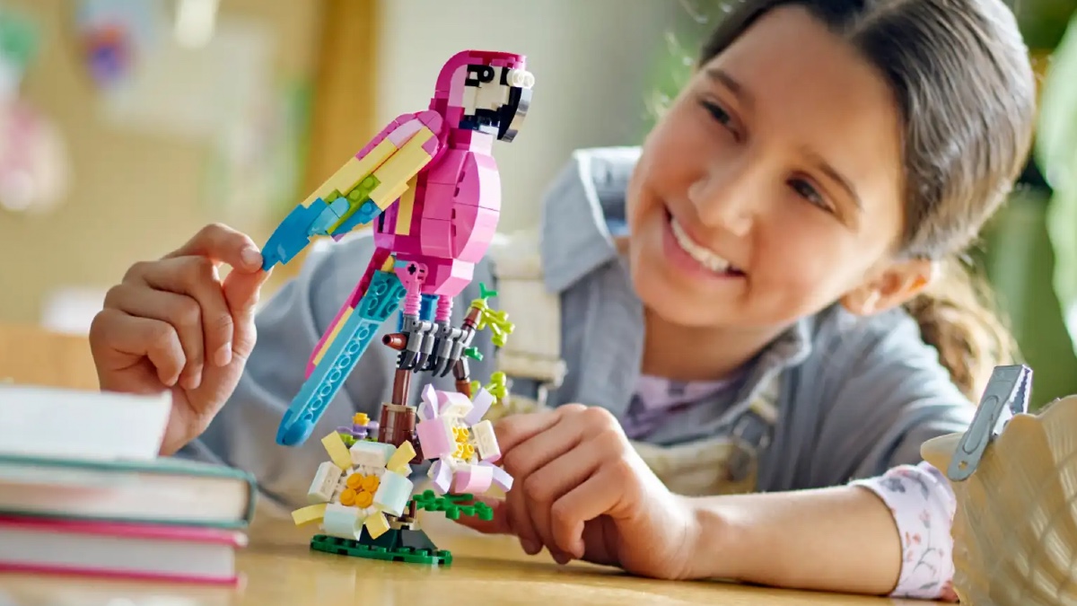 LEGO Creator 3 in 1 31134 Exotic Pink Parrot featured