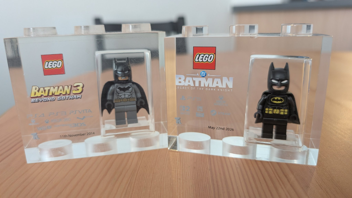 LEGO Batman Legacy of the Dark Knight trophy brick 1
